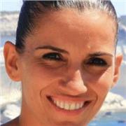 Ho lavorato diversi anni fuori Italia e ho insegnato la lingua italiana a dei colleghi di altre nazionalità. Non sono laureata in lingue ma sono tanto appassionata delle lingue in generale